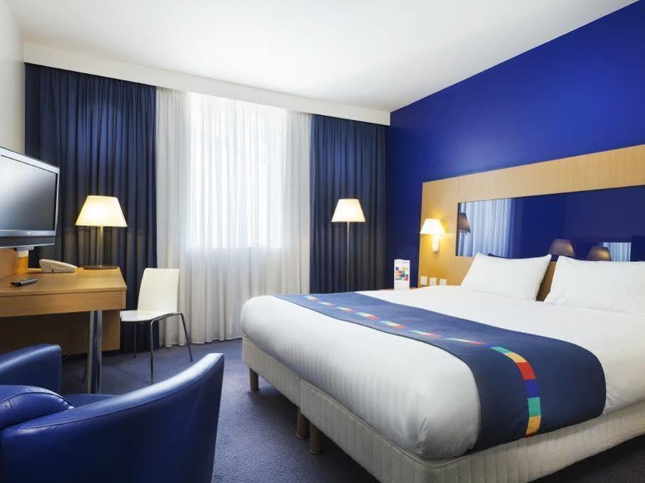 Park Inn By Radisson Peterborough Exterior photo